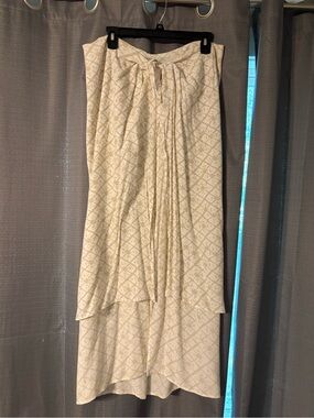 White House Black Market Cream Textured Rayon Top Large